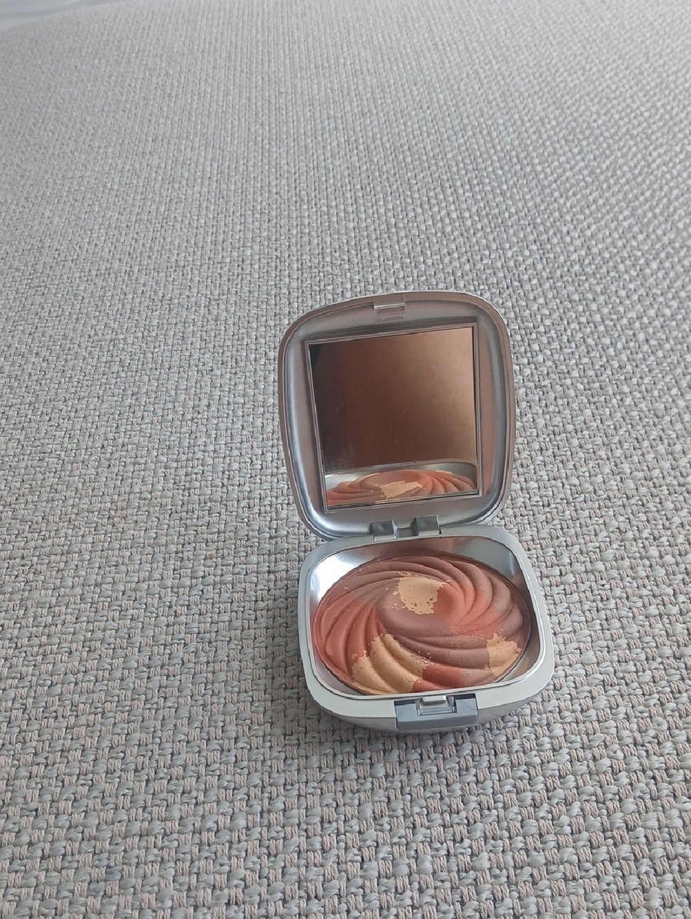 Multi-Tone Swirl Baked Blush — Peach & Gold